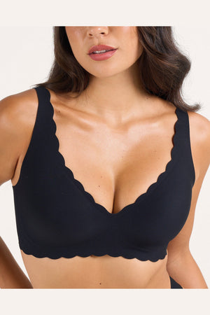 Roonde scalloped plunge push-up bra — front